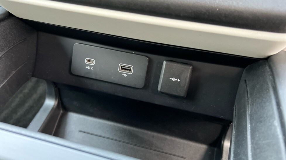 Used Land Rover Defender 2020 for sale - 76602912: Photo 40