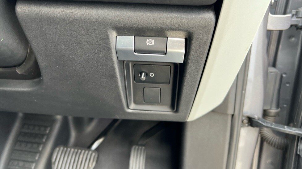 Used Land Rover Defender 2020 for sale - 76602912: Photo 41