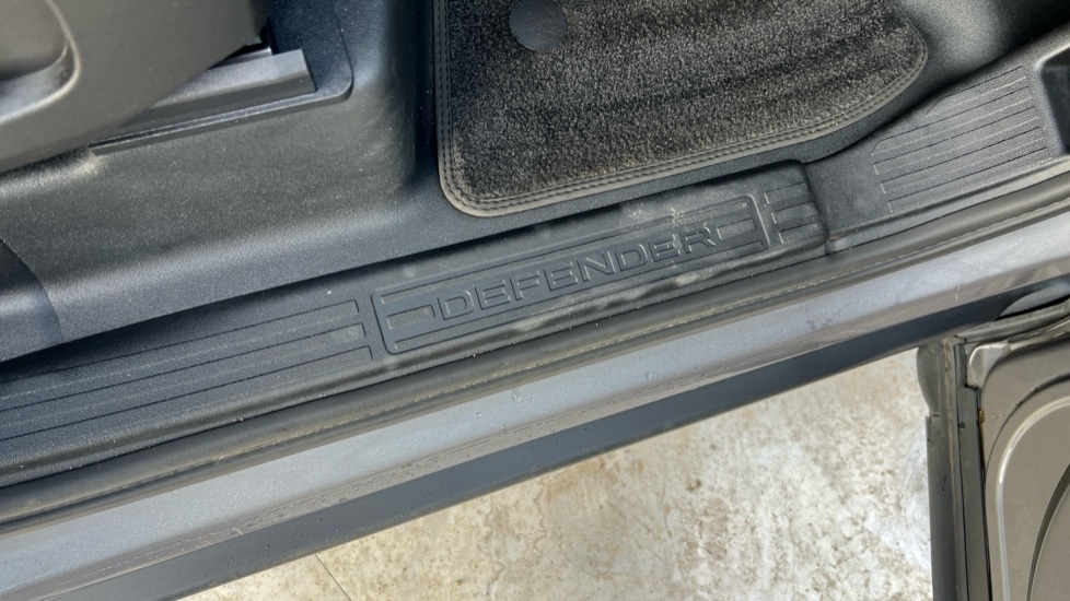 Used Land Rover Defender 2020 for sale - 76602912: Photo 43