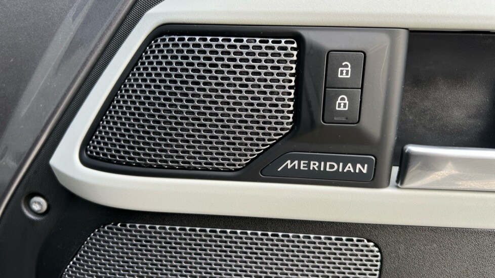 Used Land Rover Defender 2020 for sale - 76602912: Photo 44