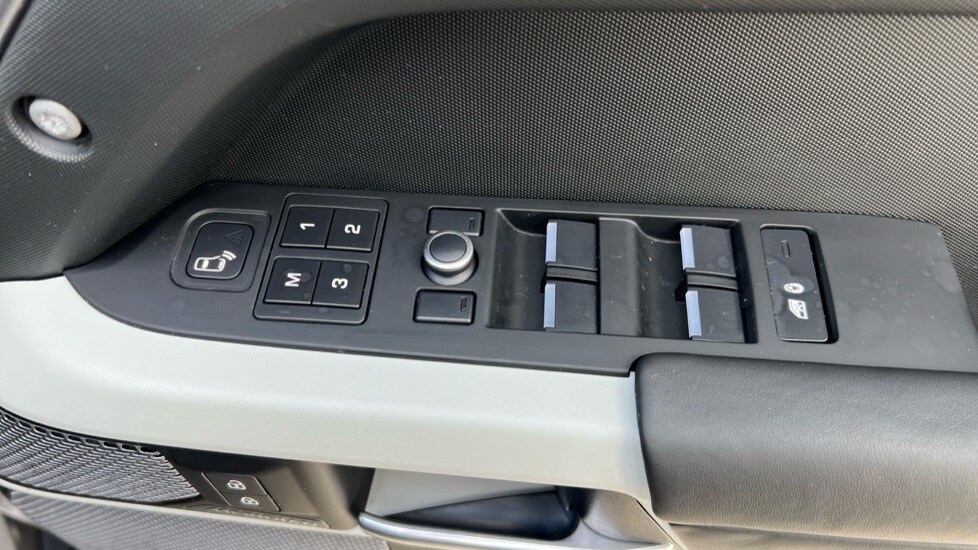 Used Land Rover Defender 2020 for sale - 76602912: Photo 45