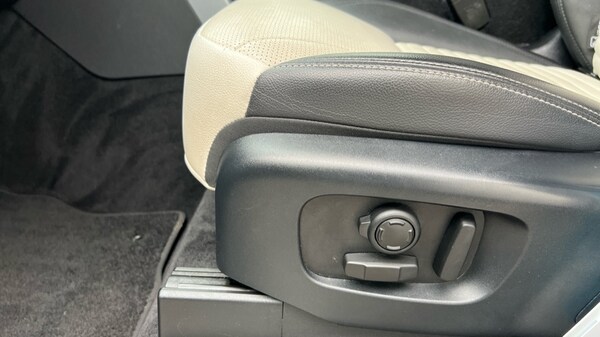 Used Land Rover Discovery 2021 for sale - 75641299: Photo 32