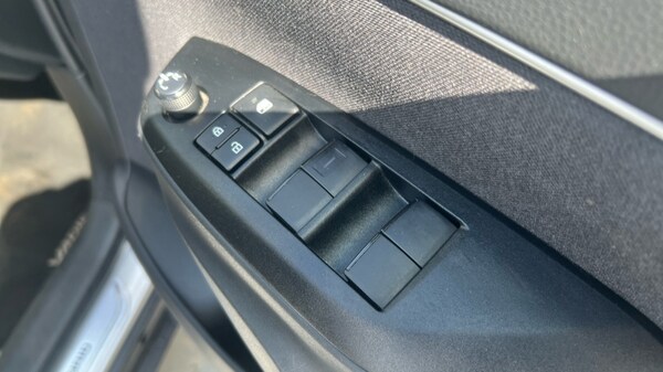 Used Toyota Yaris Cross 2023 for sale - 75522256: Photo 37