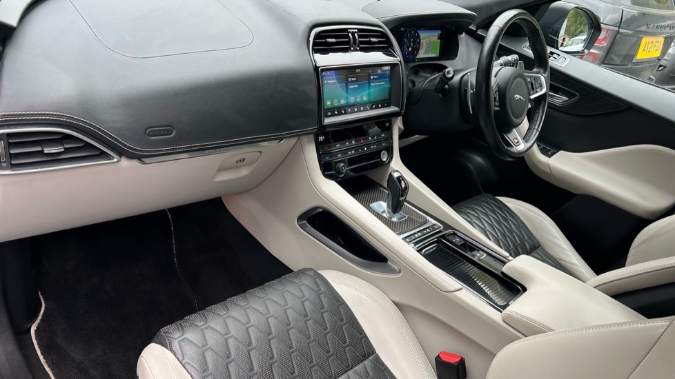 Used Jaguar F-Pace 2018 for sale - 76540083: Photo 10