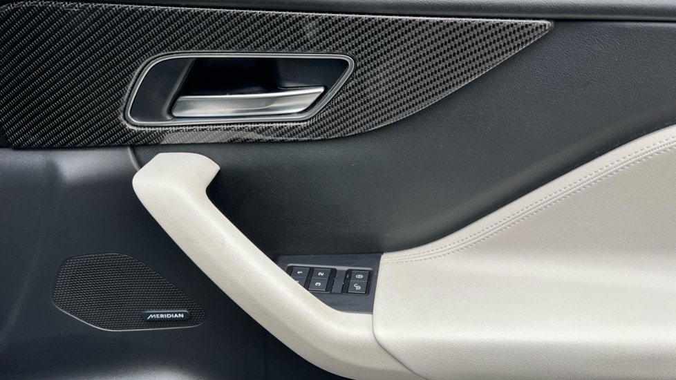 Used Jaguar F-Pace 2018 for sale - 76540083: Photo 30