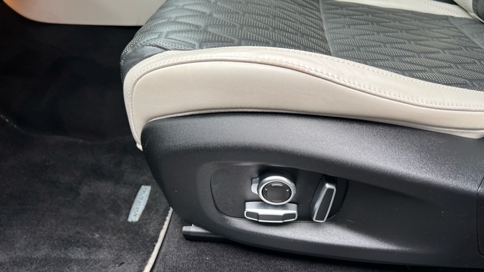 Used Jaguar F-Pace 2018 for sale - 76540083: Photo 32