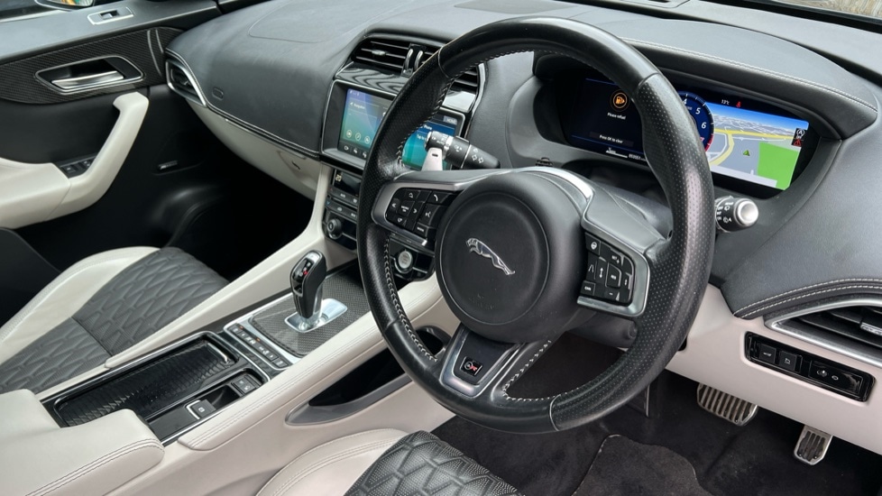 Used Jaguar F-Pace 2018 for sale - 76540083: Photo 9