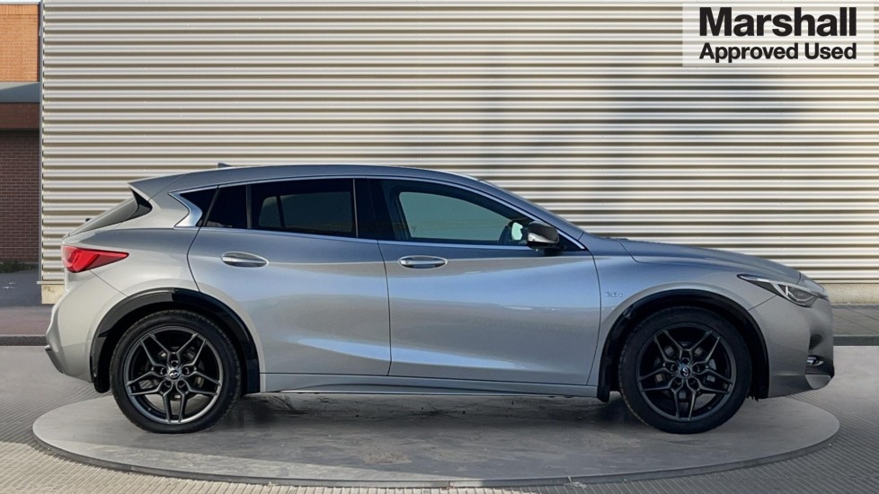 Used Infiniti Q30 2017 for sale - 76415091: Photo 2