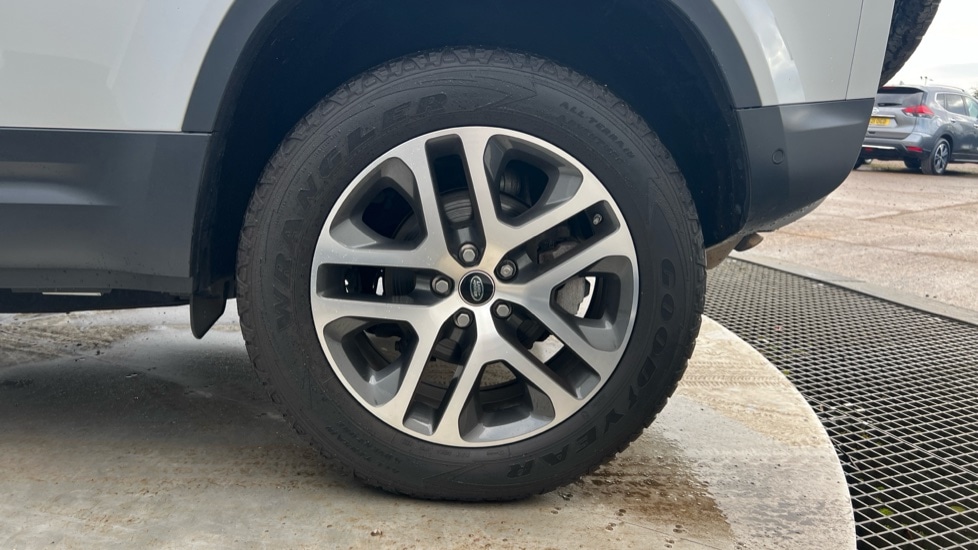 Used Land Rover Defender 2020 for sale - 76623399: Photo 18