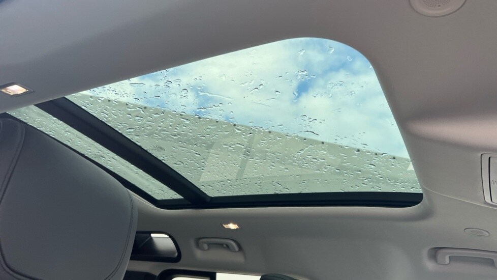 Used Land Rover Defender 2020 for sale - 76623399: Photo 31