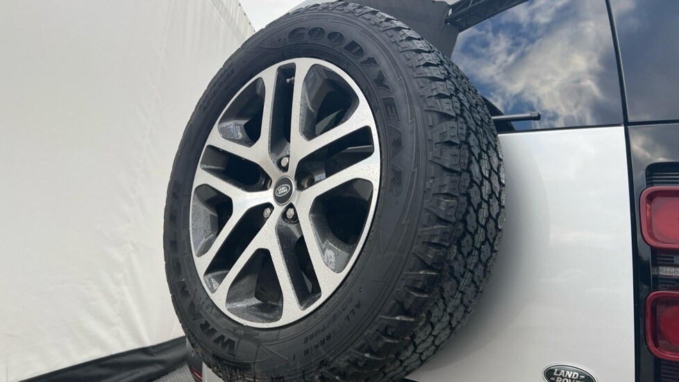 Used Land Rover Defender 2020 for sale - 76623399: Photo 35