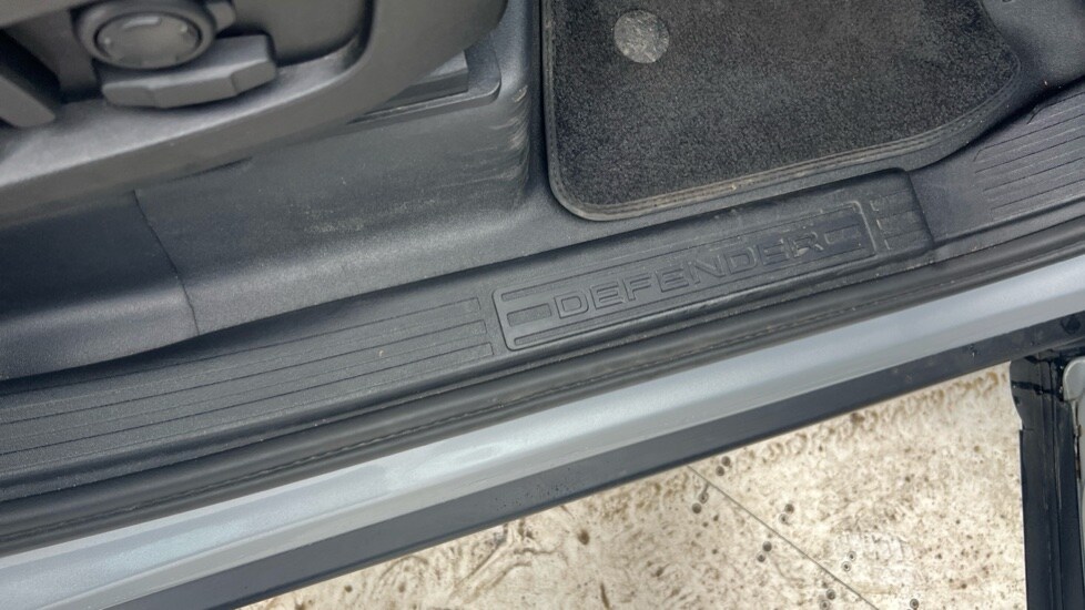 Used Land Rover Defender 2020 for sale - 76623399: Photo 43