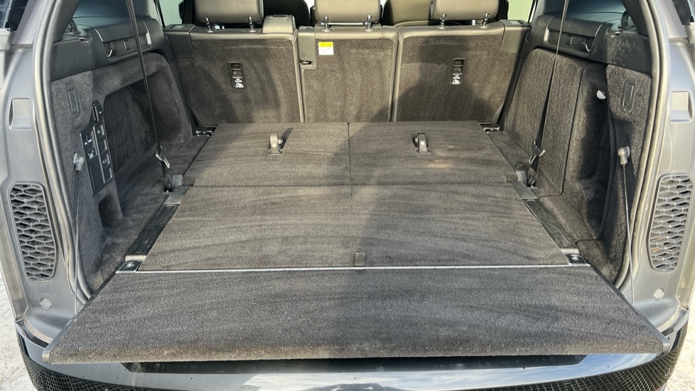 Used Land Rover Discovery 2023 for sale - 76851196: Photo 15