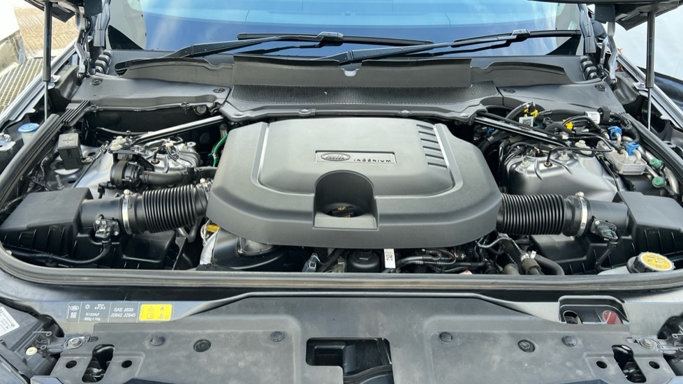 Used Land Rover Discovery 2023 for sale - 76851196: Photo 16