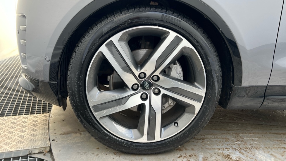 Used Land Rover Discovery 2023 for sale - 76851196: Photo 17