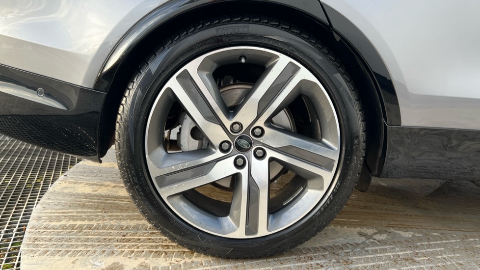 Used Land Rover Discovery 2023 for sale - 76851196: Photo 19