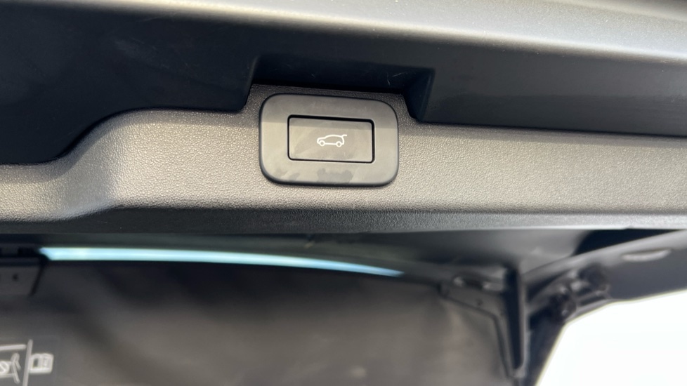 Used Land Rover Discovery 2023 for sale - 76851196: Photo 35