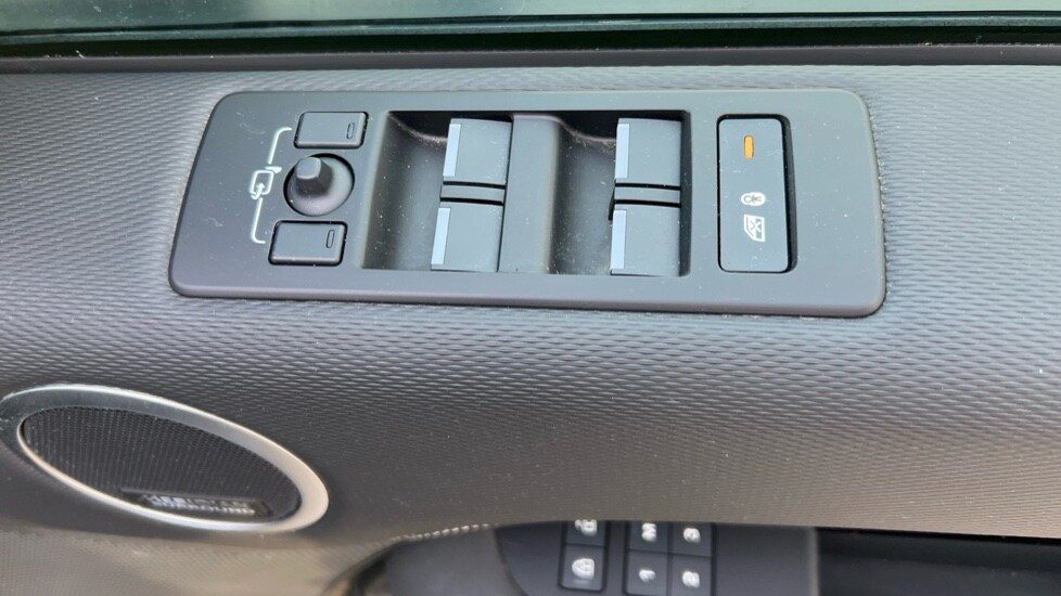 Used Land Rover Discovery 2023 for sale - 76851196: Photo 45