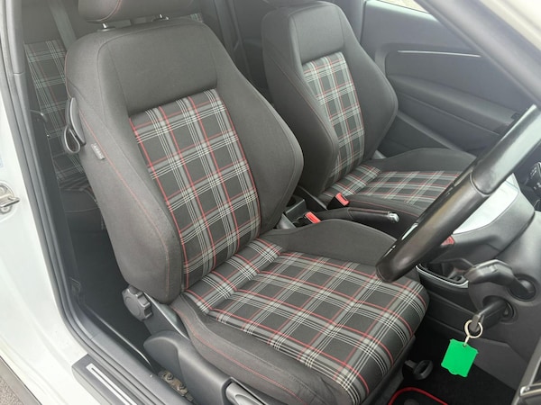 Used Volkswagen Polo 2015 for sale - 76038270: Photo 10