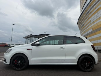 Used Volkswagen Polo 2015 for sale - 76038270: Photo 2