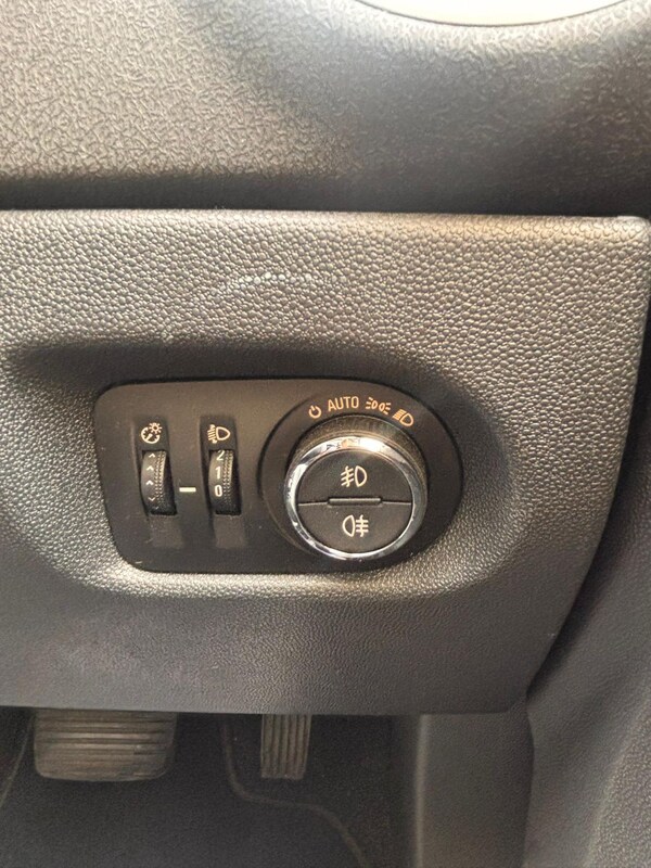 Used Vauxhall Corsa 2013 for sale - 76092255: Photo 26