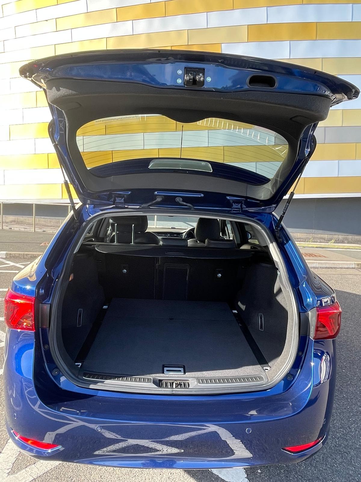 Used Toyota Avensis 2015 for sale - 76172727: Photo 29