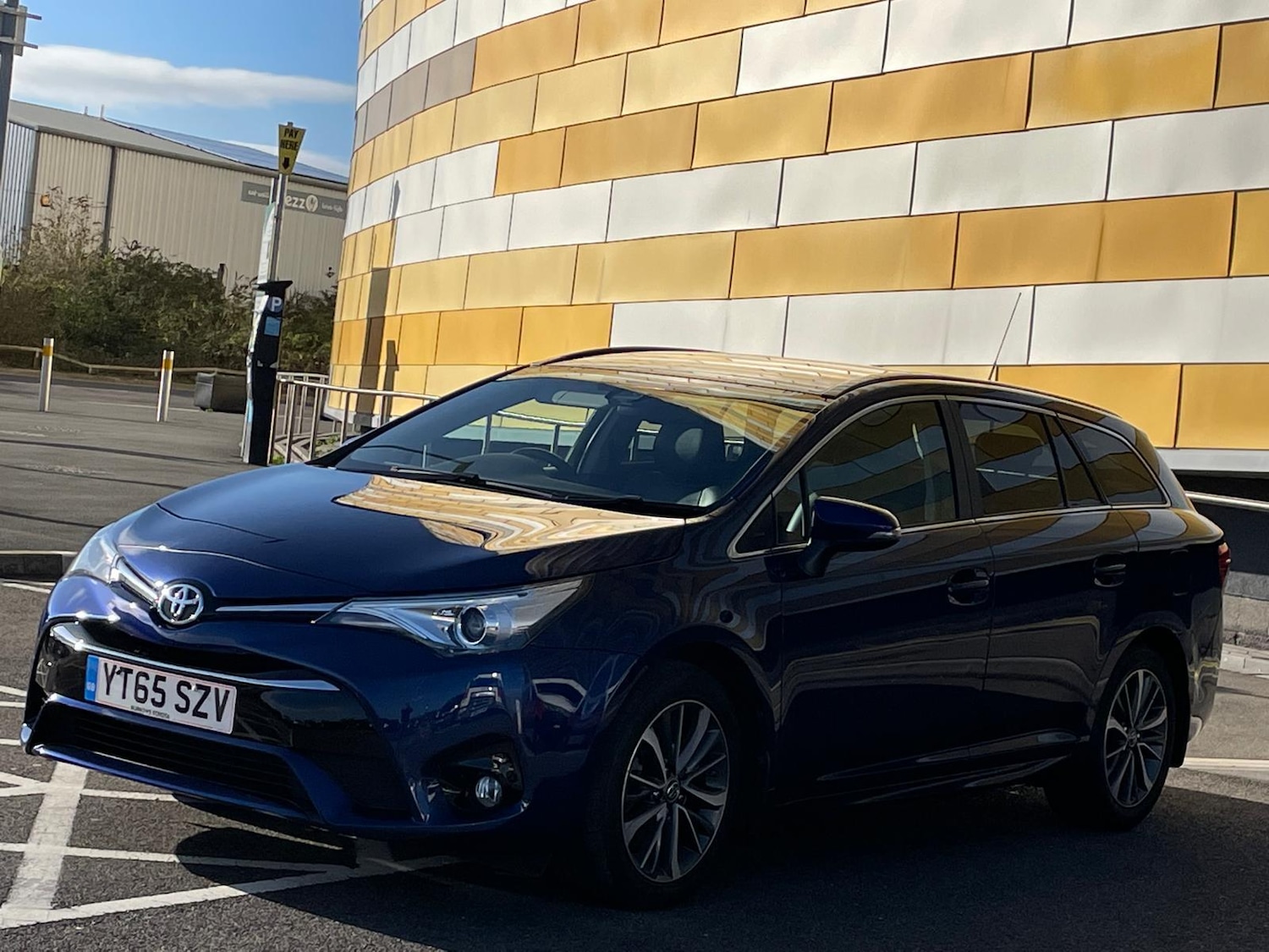 Used Toyota Avensis 2015 for sale - 76172727: Photo 36