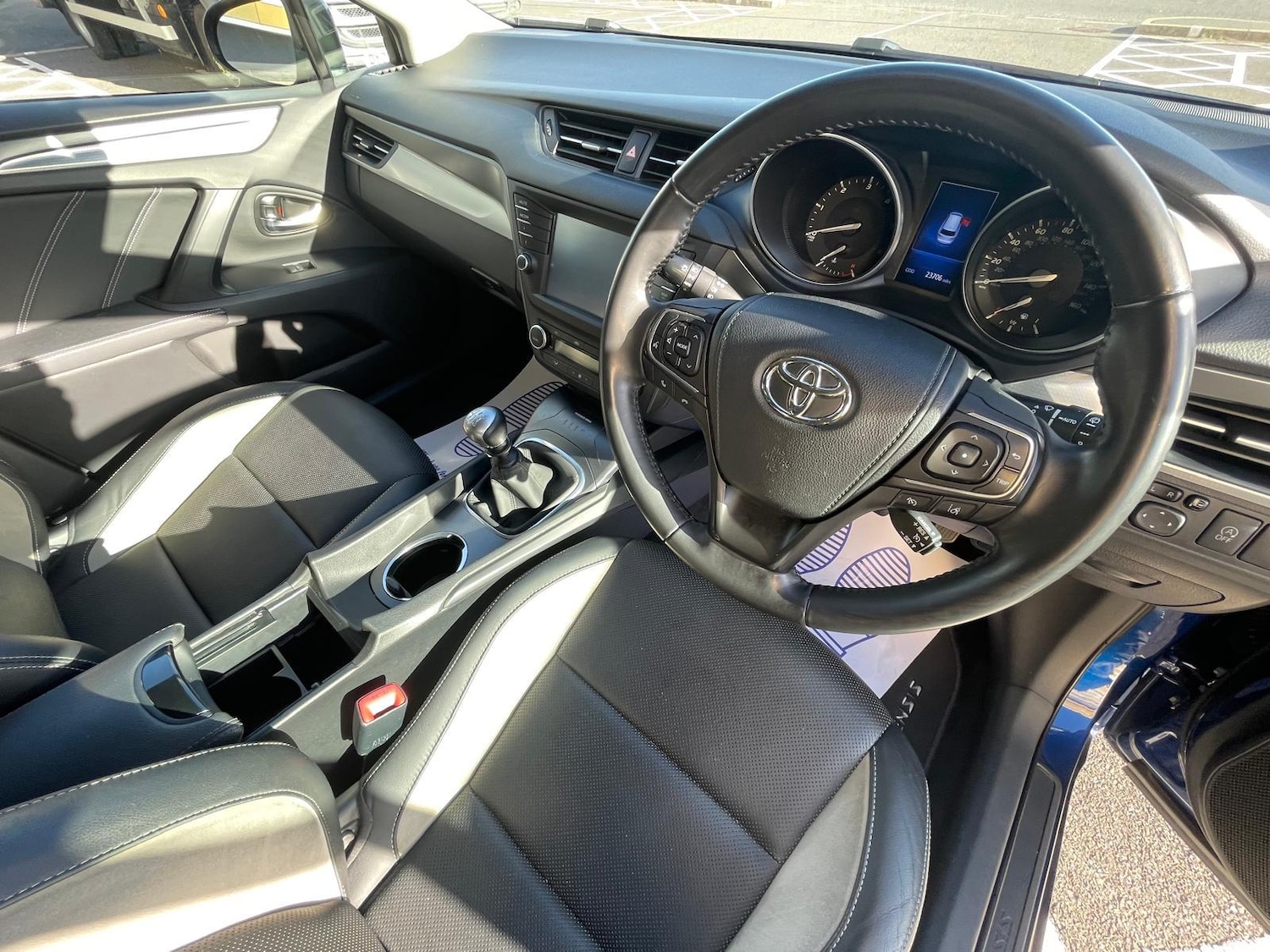 Used Toyota Avensis 2015 for sale - 76172727: Photo 7