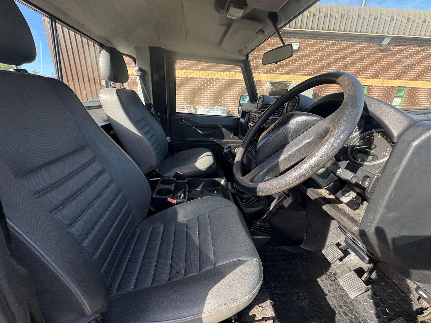 Used Land Rover Defender 110 2012 for sale - 76398594: Photo 6