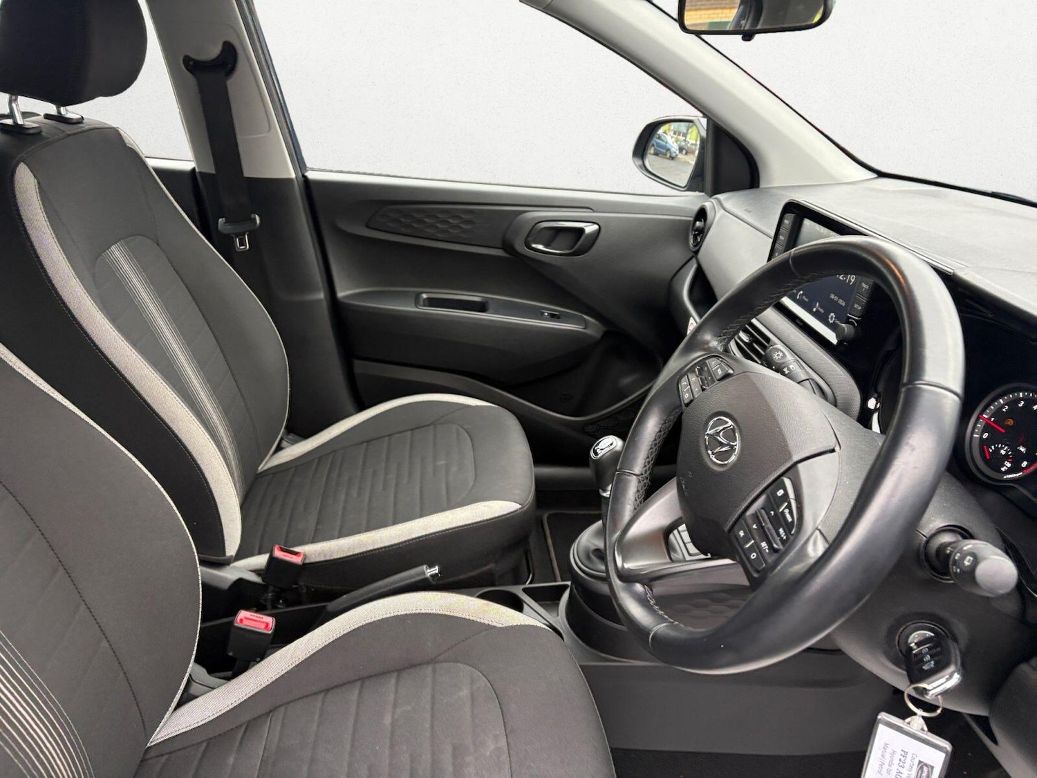 Used Hyundai i10 2023 for sale - 77143985: Photo 9