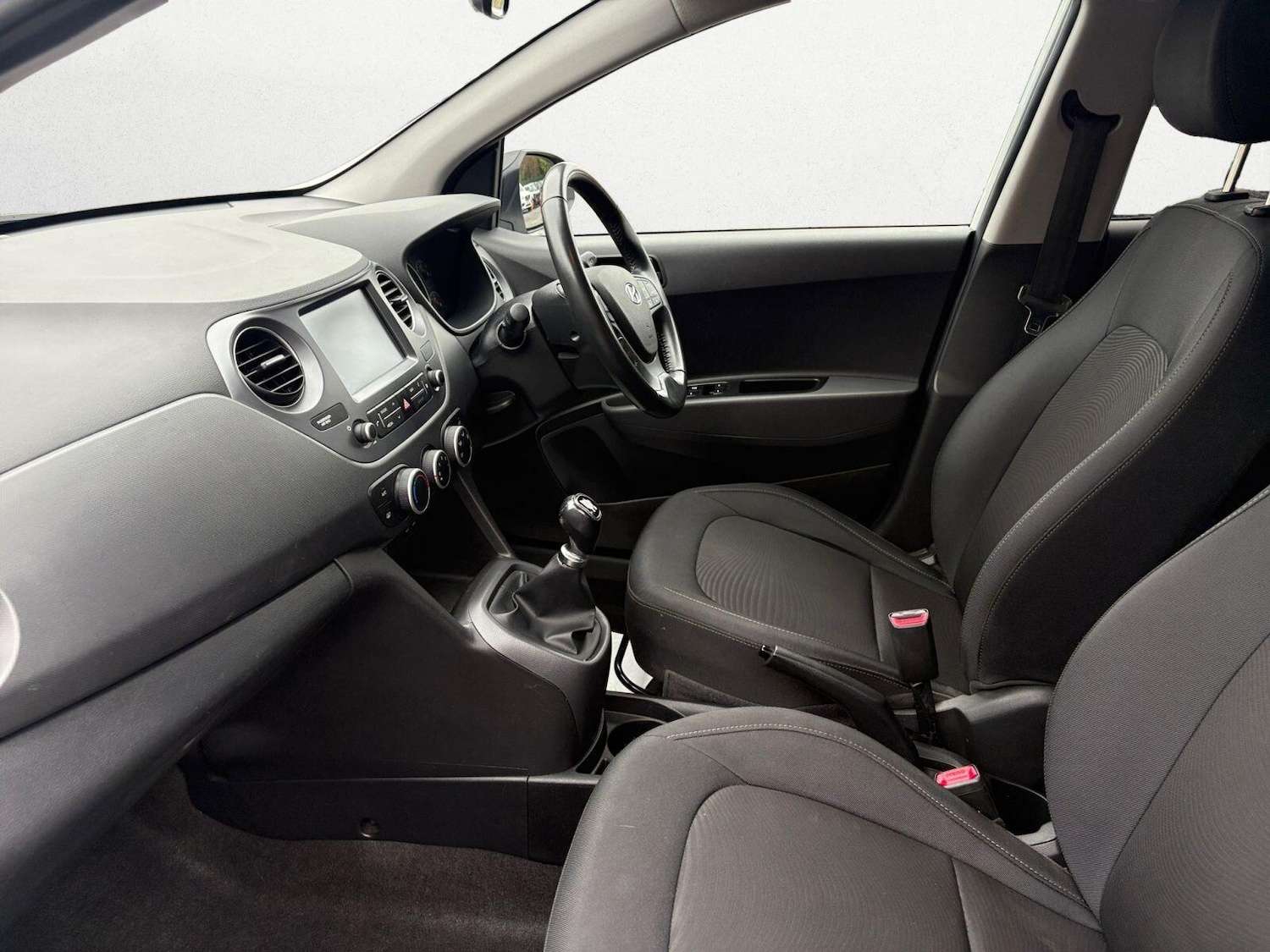 Used Hyundai i10 2019 for sale - 76398855: Photo 15