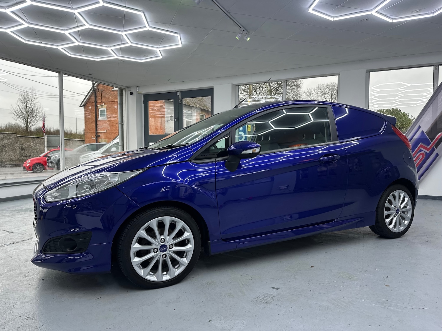 Used Ford Fiesta 2017 for sale - 77418419: Photo 2