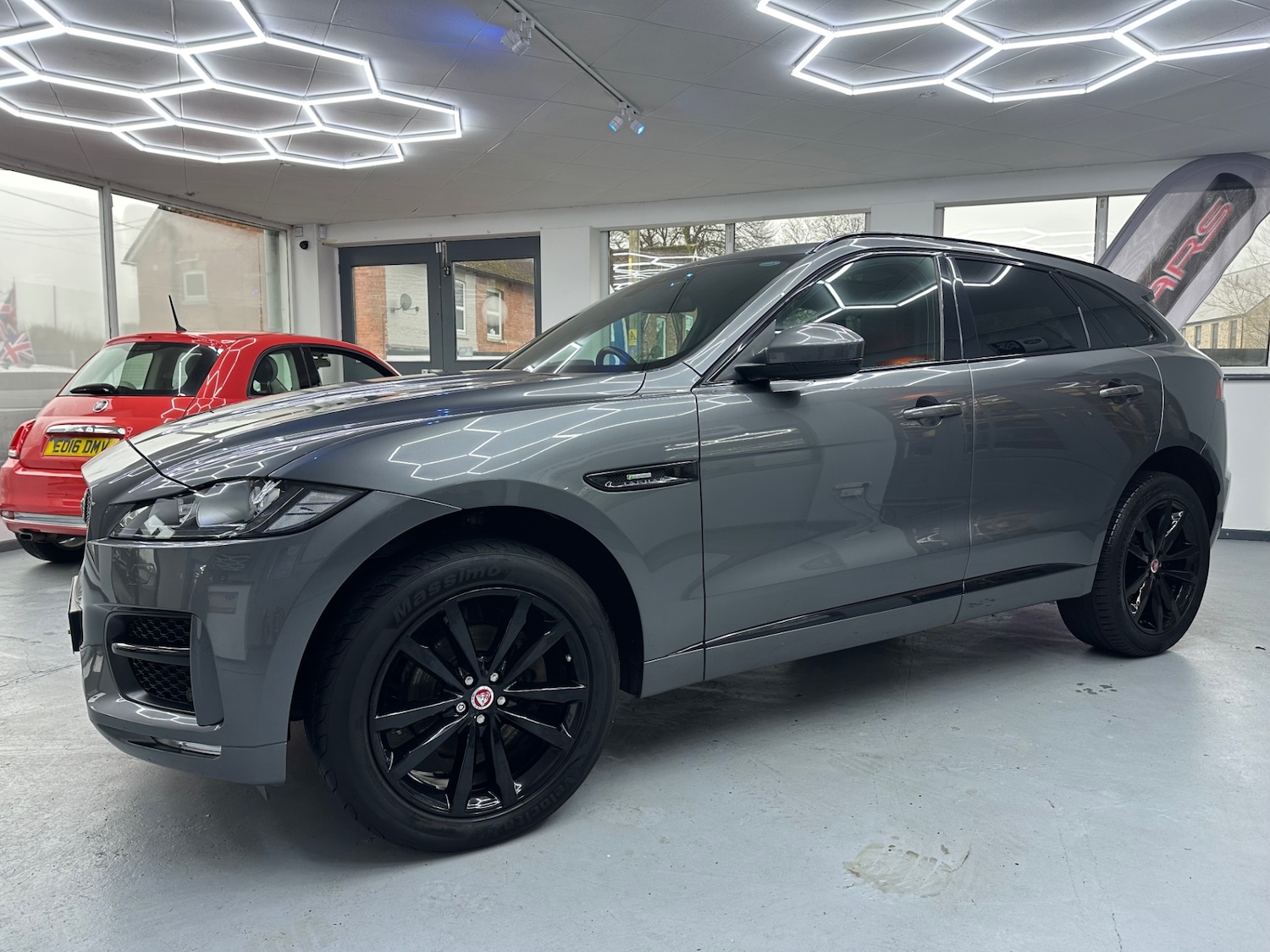 Used Jaguar F-Pace 2018 for sale - 77326252: Photo 2