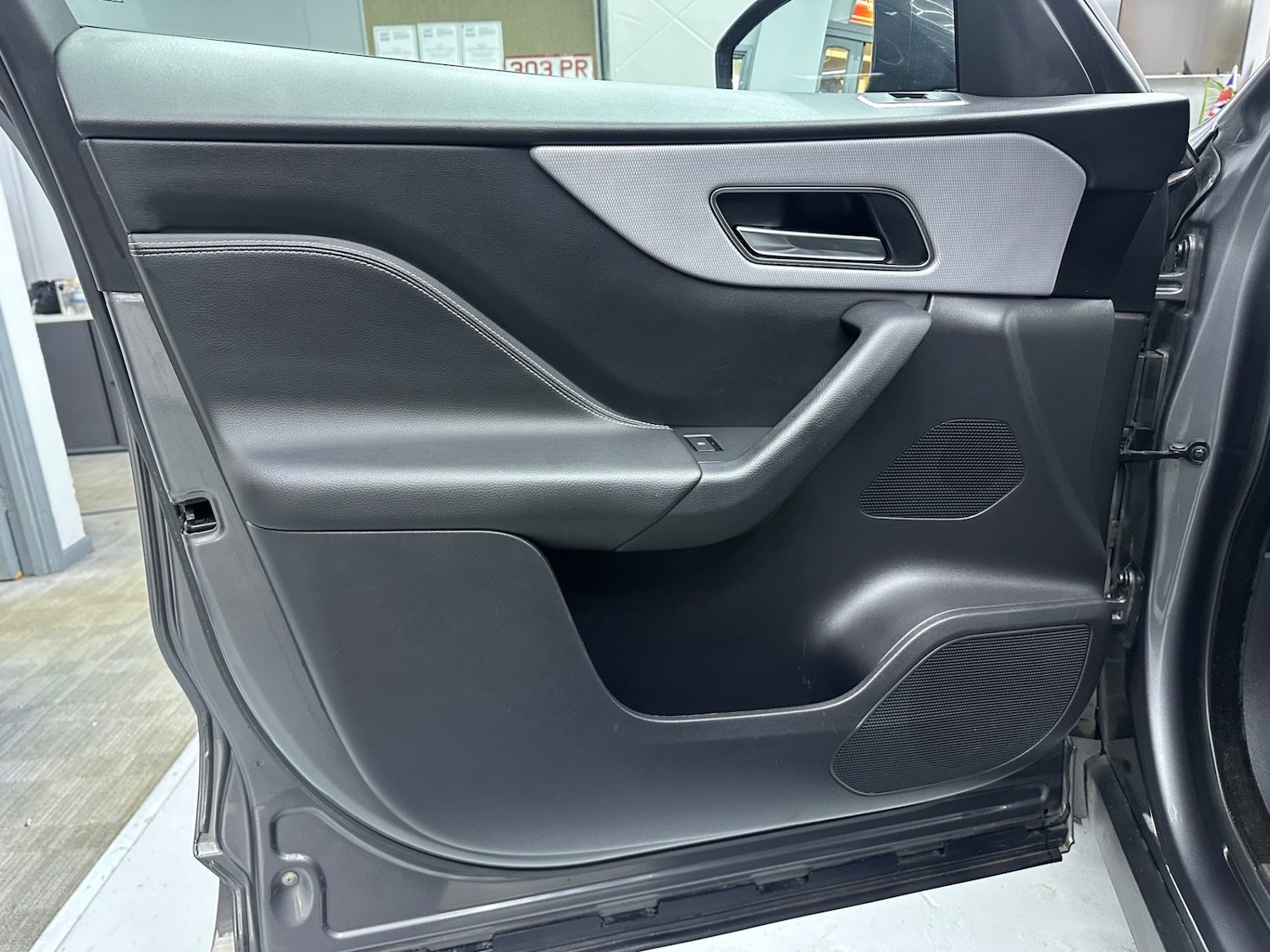 Used Jaguar F-Pace 2018 for sale - 77326252: Photo 33