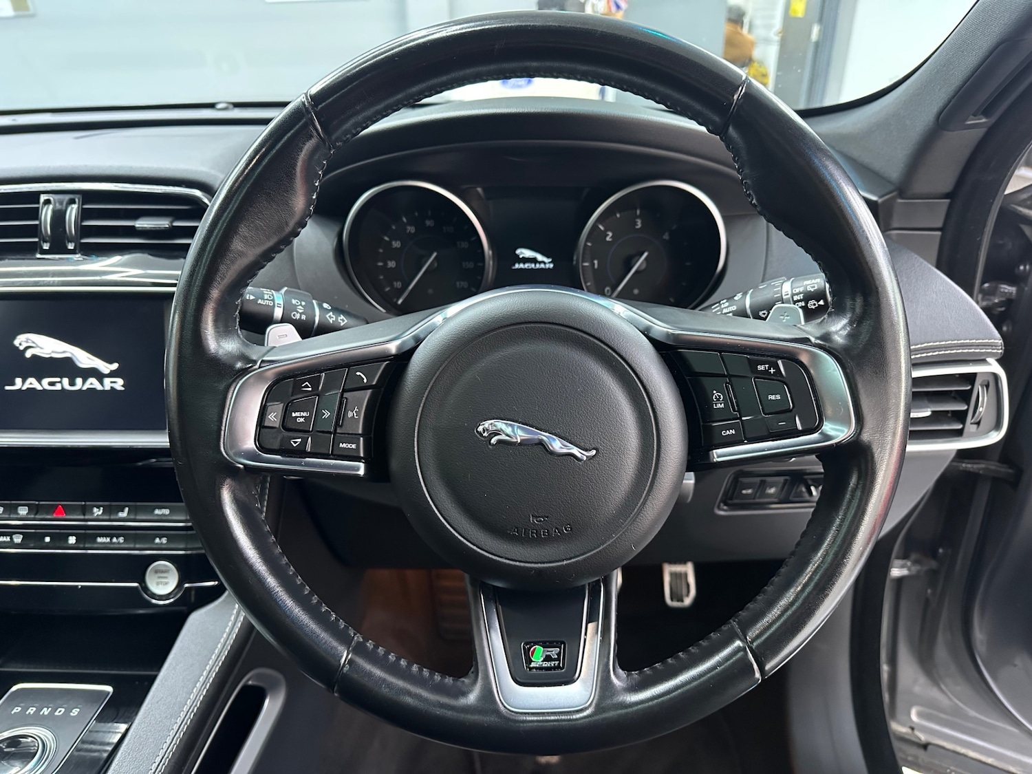 Used Jaguar F-Pace 2018 for sale - 77326252: Photo 37