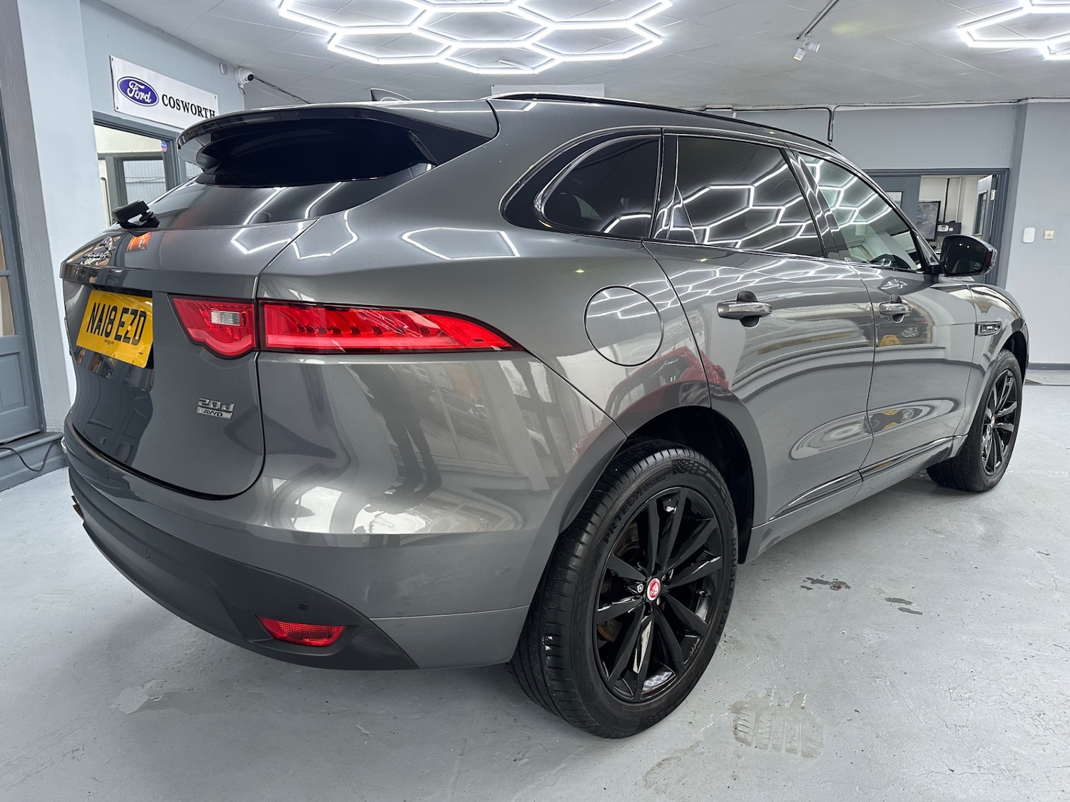 Used Jaguar F-Pace 2018 for sale - 77326252: Photo 4