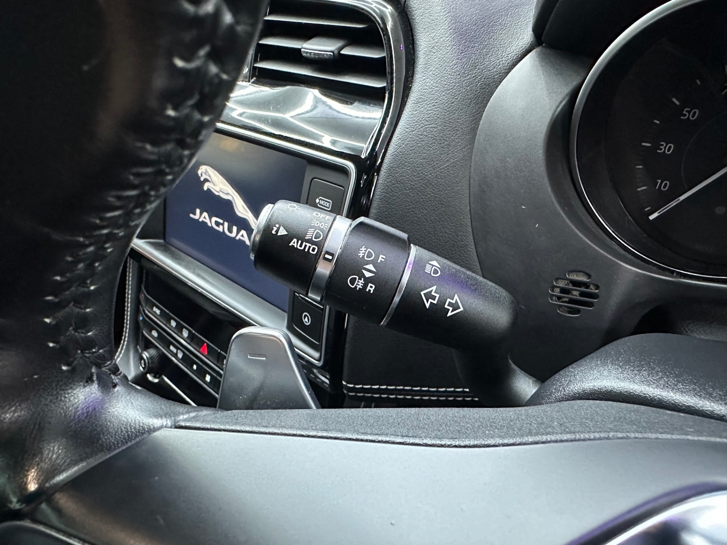 Used Jaguar F-Pace 2018 for sale - 77326252: Photo 47