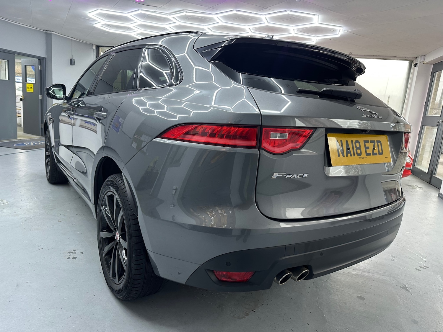 Used Jaguar F-Pace 2018 for sale - 77326252: Photo 6