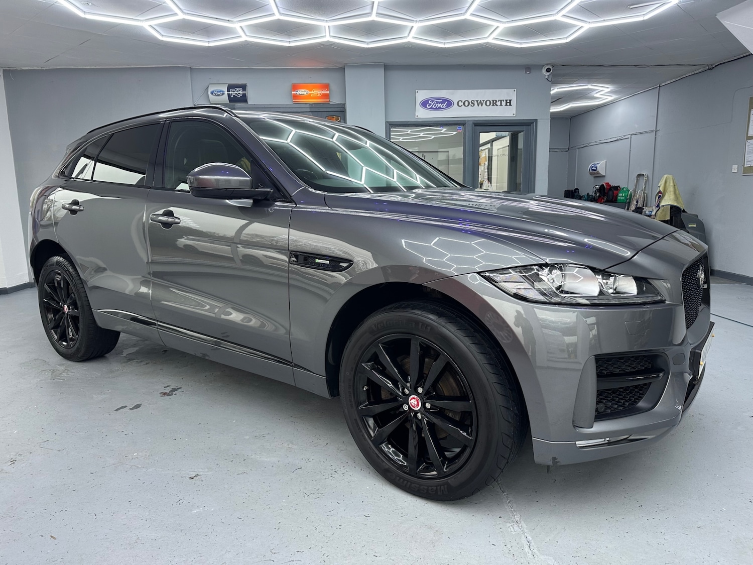 Used Jaguar F-Pace 2018 for sale - 77326252: Photo 7