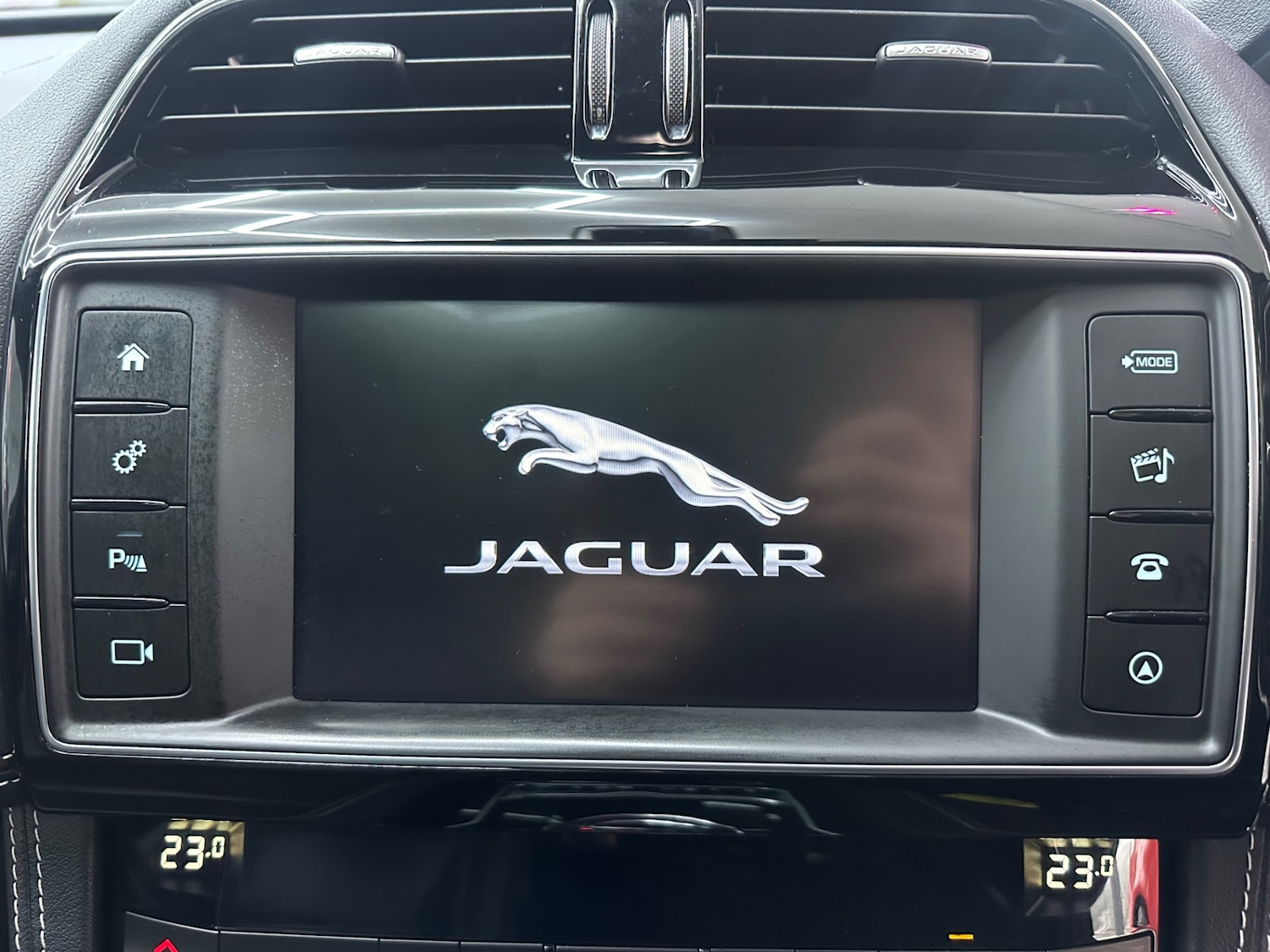 Used Jaguar F-Pace 2018 for sale - 77326252: Photo 75