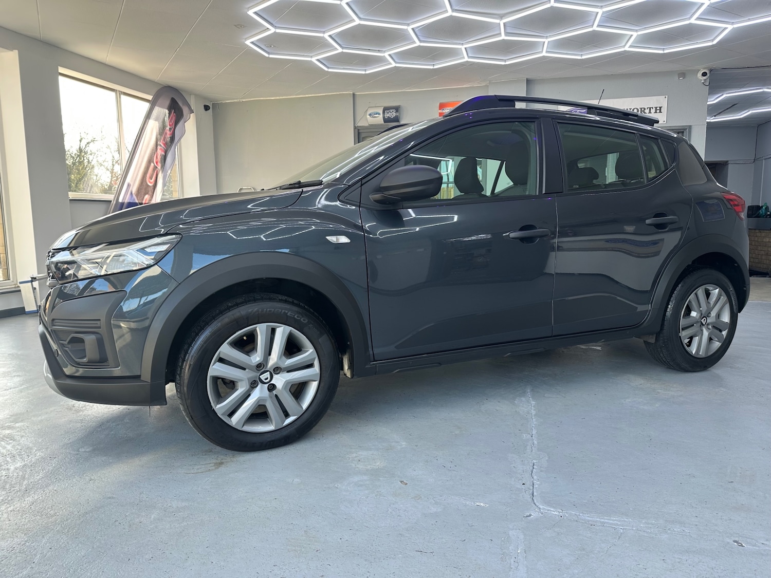 Used Dacia Sandero Stepway 2021 for sale - 77220482: Photo 2