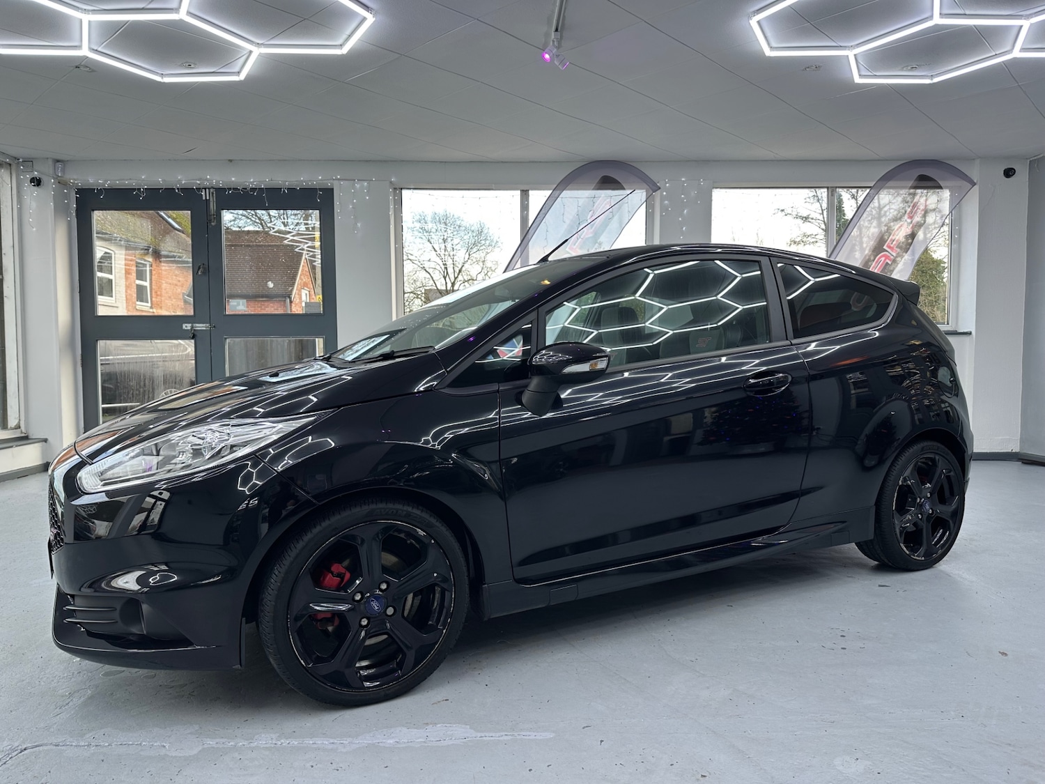 Used Ford Fiesta 2015 for sale - 76932331: Photo 2