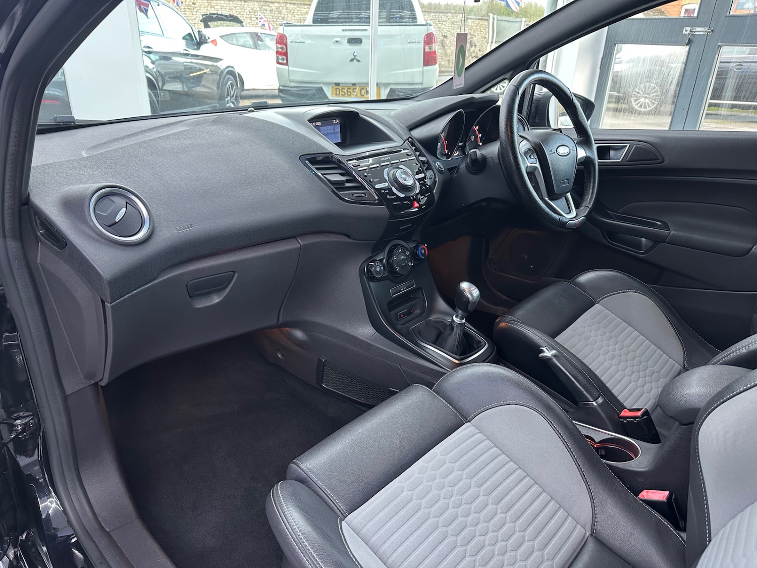 Used Ford Fiesta 2015 for sale - 76932331: Photo 33