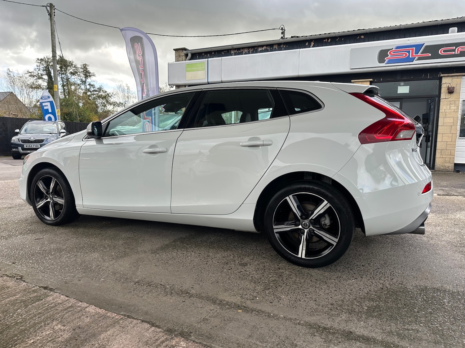 Used Volvo V40 2017 for sale - 76391954: Photo 3