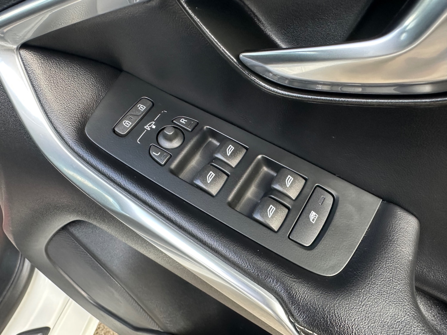 Used Volvo V40 2017 for sale - 76391954: Photo 34