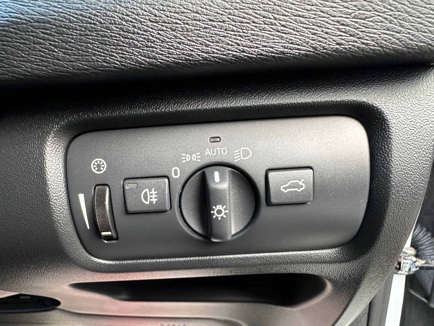 Used Volvo V40 2017 for sale - 76391954: Photo 39