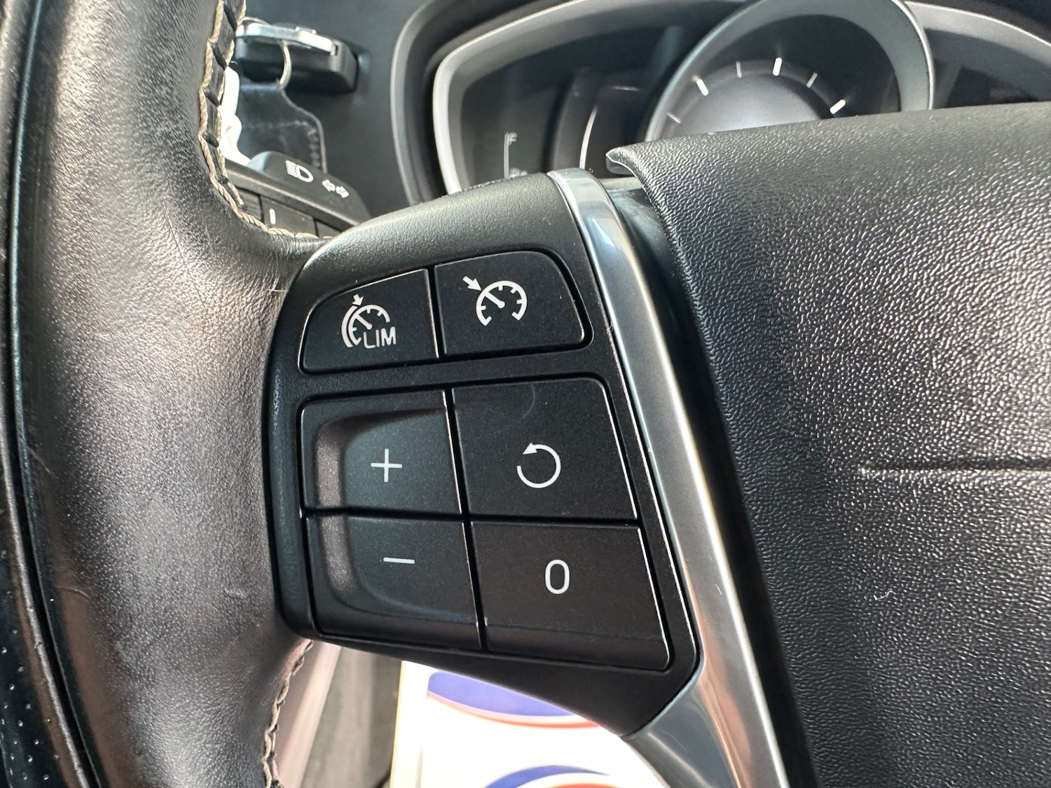 Used Volvo V40 2017 for sale - 76391954: Photo 40