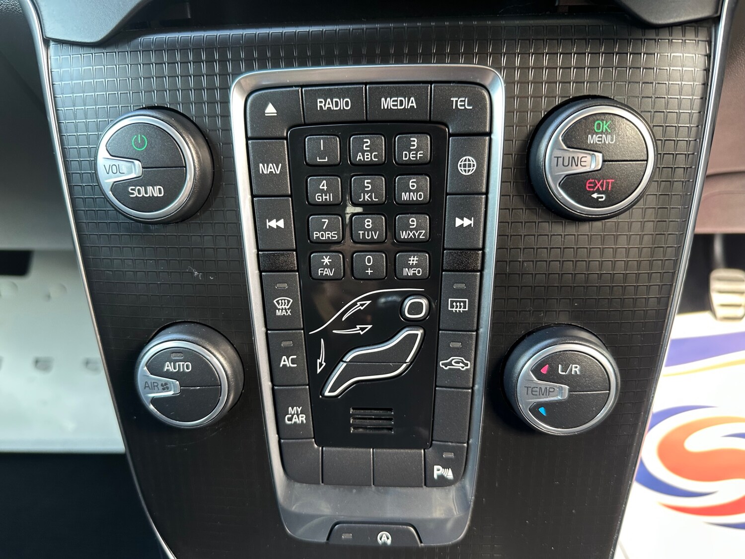 Used Volvo V40 2017 for sale - 76391954: Photo 42