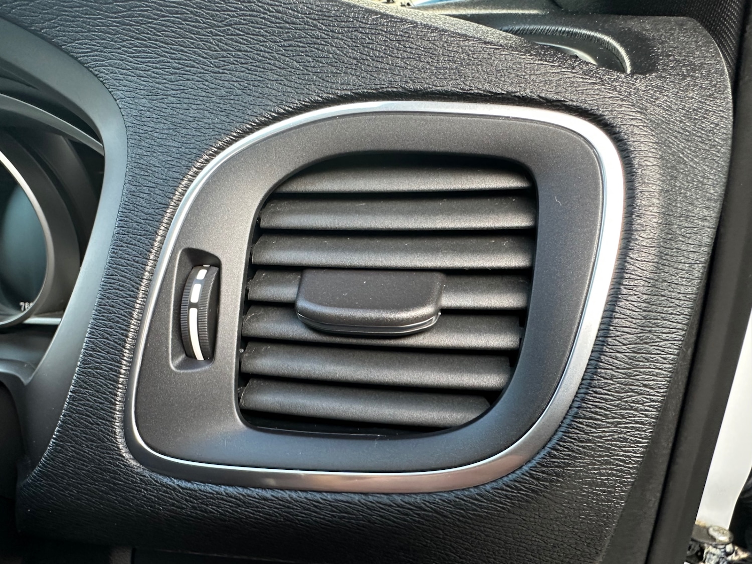 Used Volvo V40 2017 for sale - 76391954: Photo 44