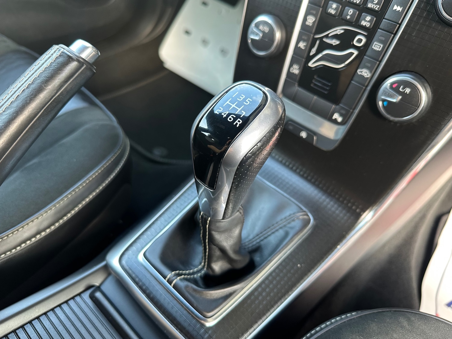 Used Volvo V40 2017 for sale - 76391954: Photo 47